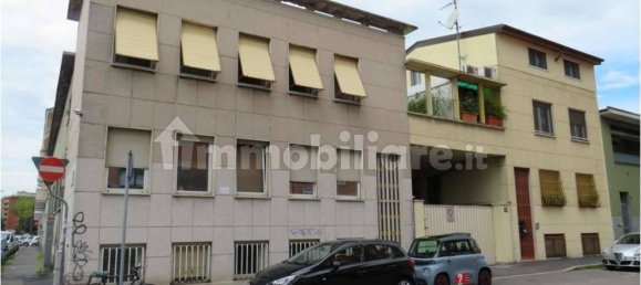 2 bedrooms Apartment in Milan, Italy No. 290745 2