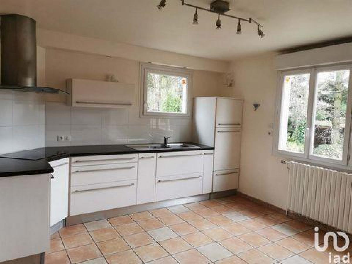 Casa de 4 dormitorios en Guingamp, France No. 9811