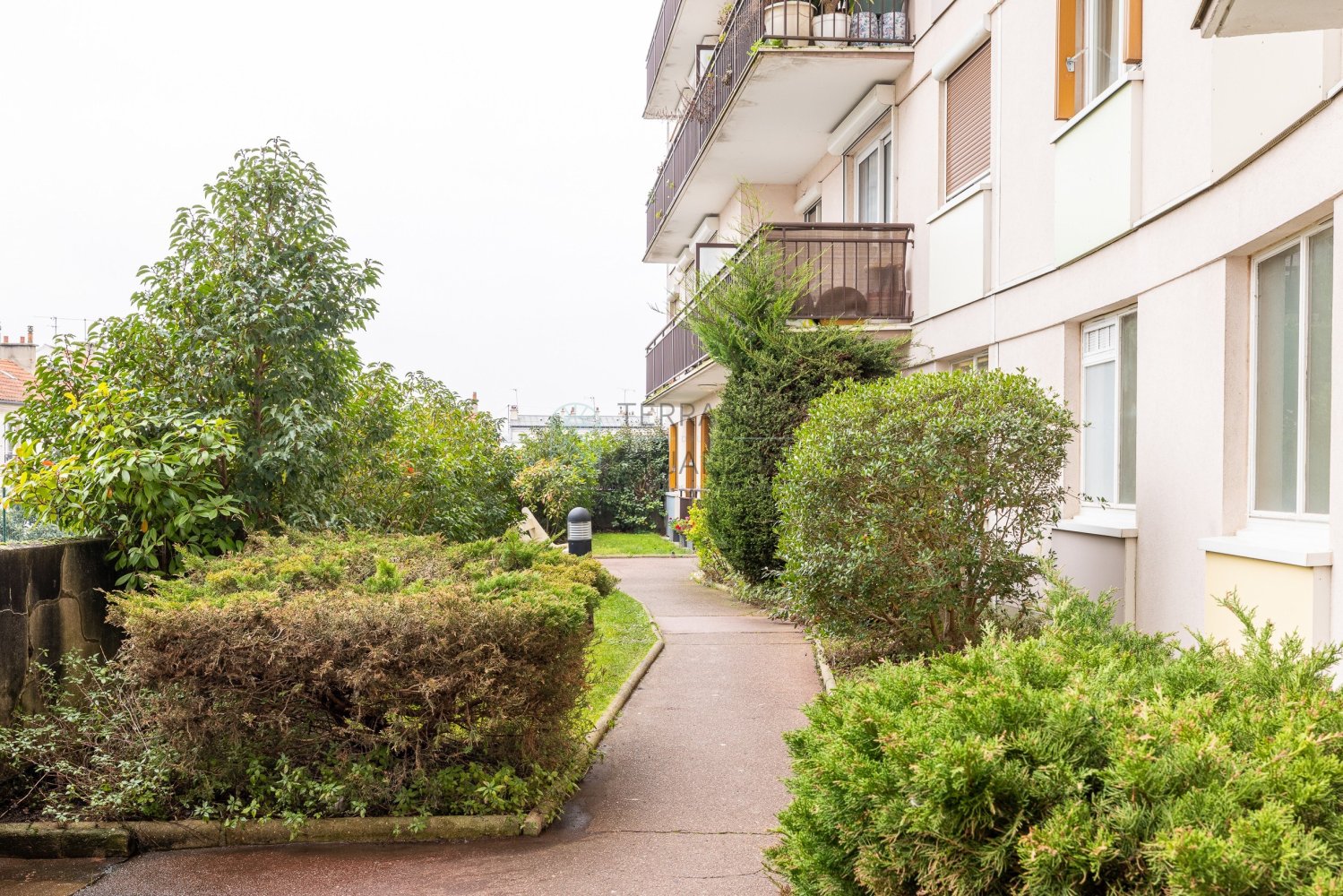 Apartamento de 3 dormitorios en Bourg-la-Reine, France No. 139651