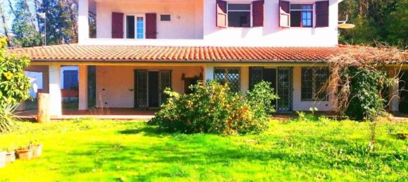 7 rooms Villa in Sarzana, Italy No. 17752 3