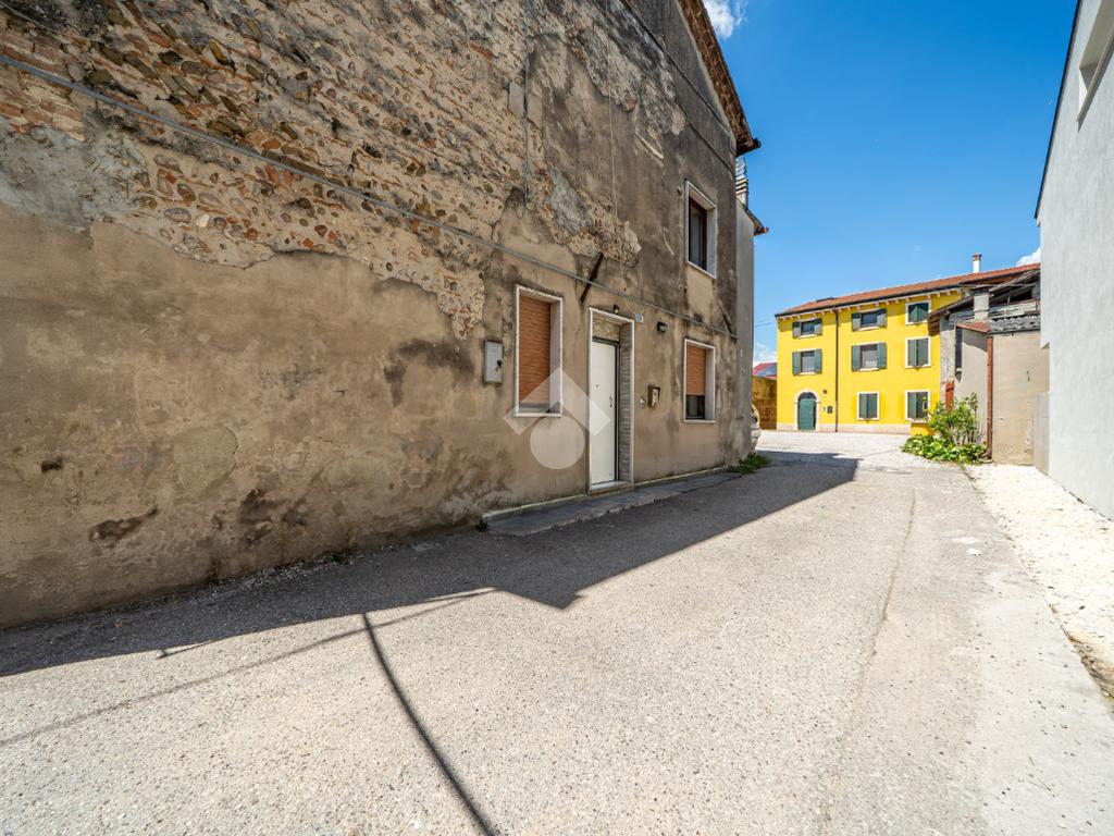 3 bedrooms House in Zevio, Italy No. 282159