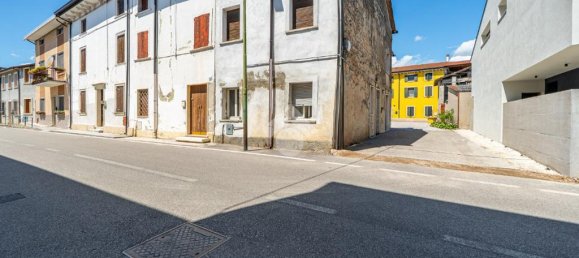 3 bedrooms House in Zevio, Italy No. 282159 4