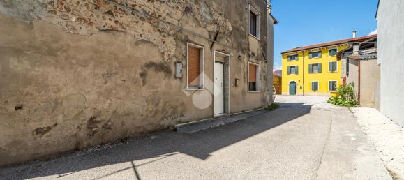 3 bedrooms House in Zevio, Italy No. 282159 10