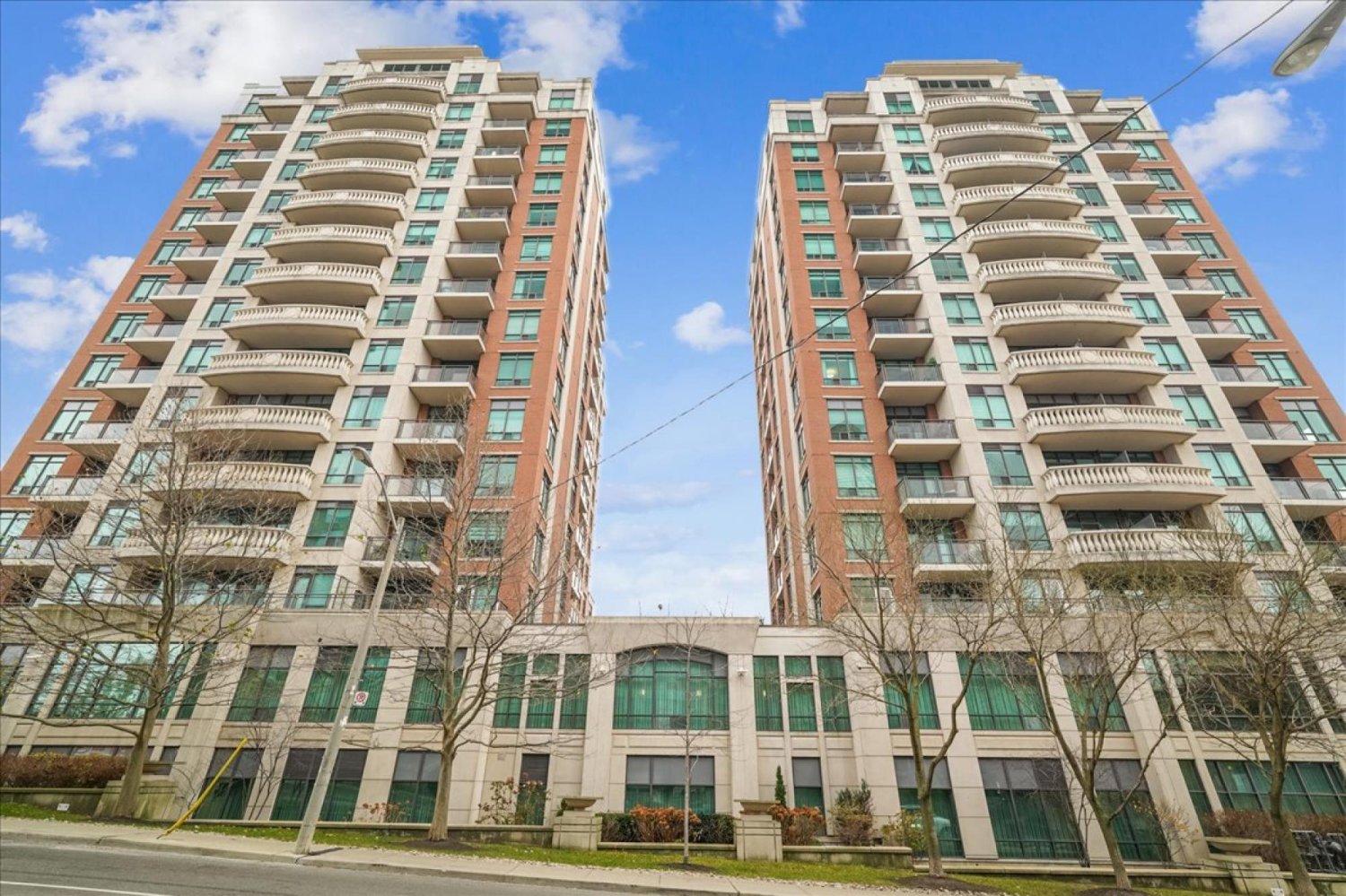 2 bedrooms Condo in Ontario, Canada No. 1167