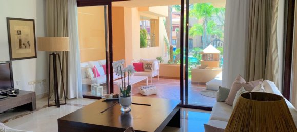 Apartamento de 3 dormitorios en Marbella, Spain No. 123997 3