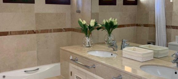 Apartamento de 3 dormitorios en Marbella, Spain No. 123997 9