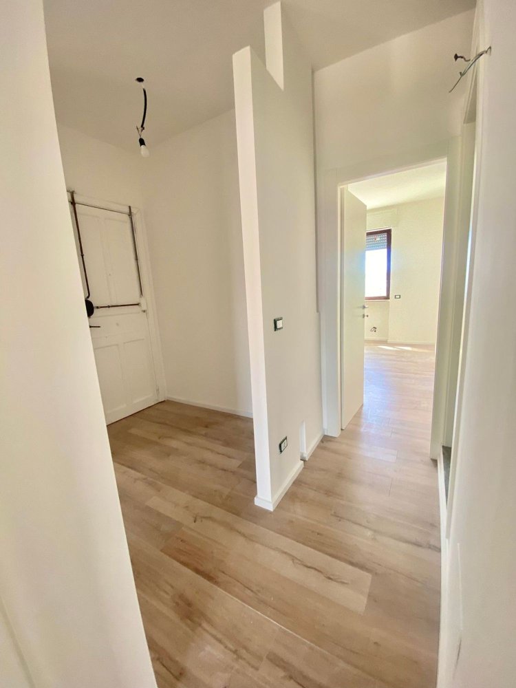 3 rooms Apartment in Lecce, Italy No. 290341