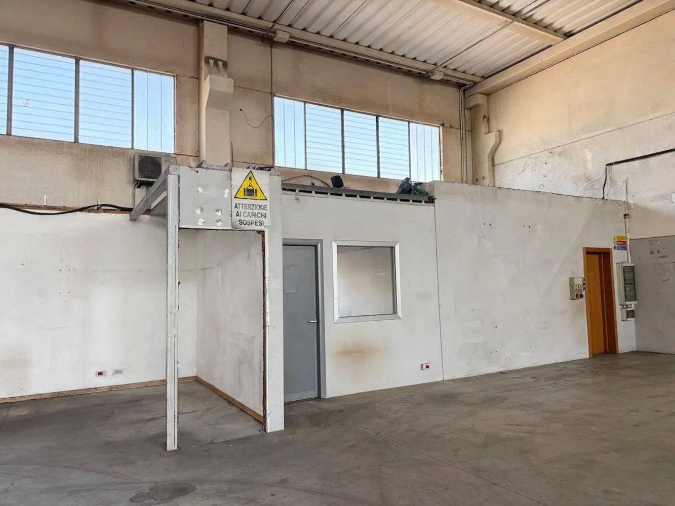 580m² Warehouse in San Bonifacio, Italy No. 375561