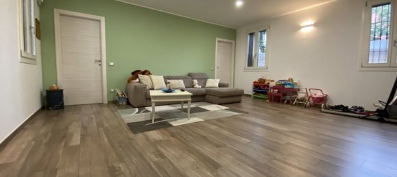 2 bedrooms House in Pioltello, Italy No. 146417 2