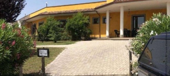 716m² Commercial property in Velletri, Italy No. 201110 9