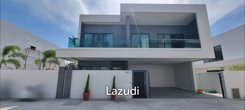 4 bedrooms Villa in Pattaya, Thailand No. 26130