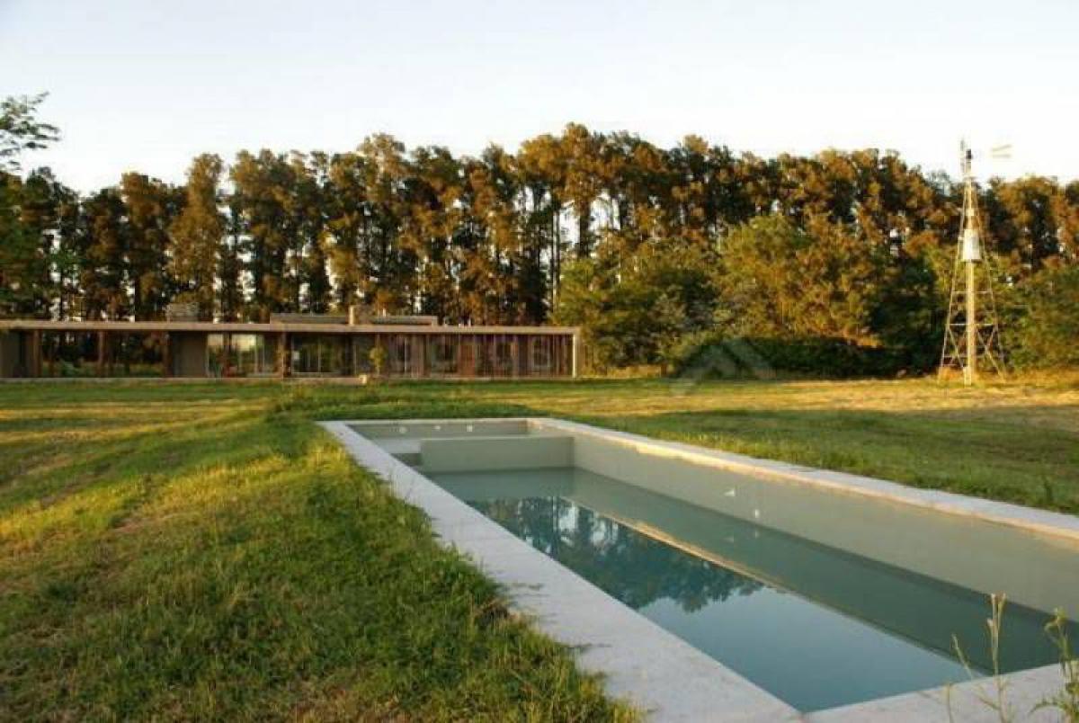 5 bedrooms House in Buenos Aires, Argentina No. 93736