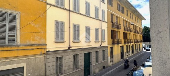 3 rooms Apartment in Parma, Italy No. 284223 2