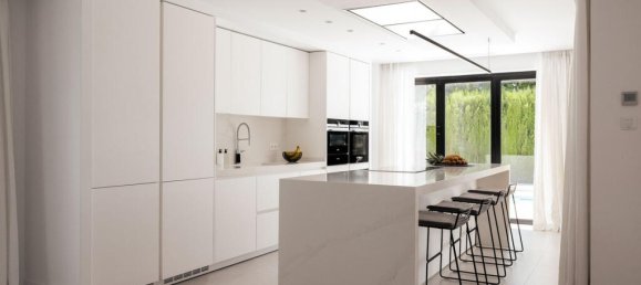 5 bedrooms Villa in Marbella, Spain No. 276687 4