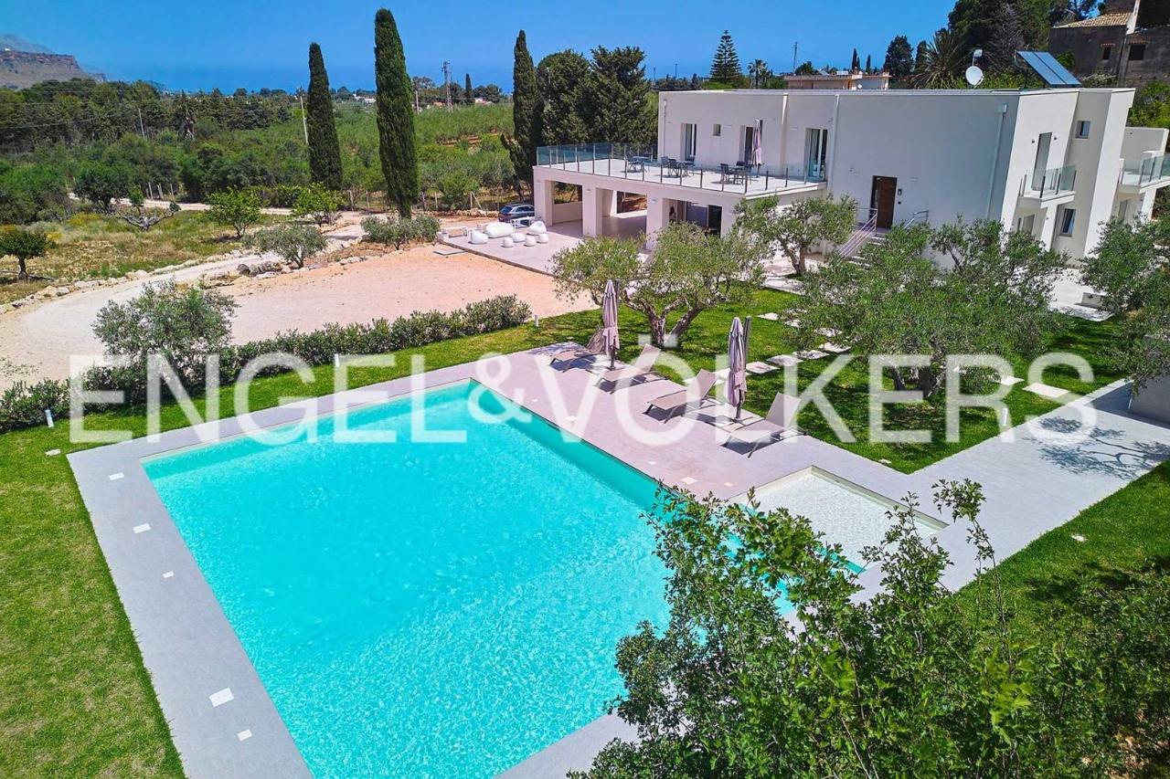 12 rooms Villa in Castellammare del Golfo, Italy No. 80468