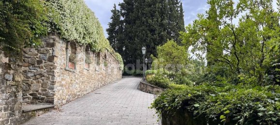 4 bedrooms Villa in Florence, Italy No. 325094 5