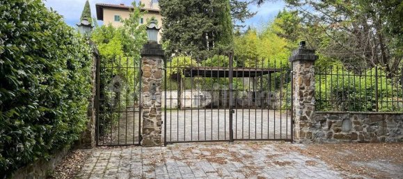 4 bedrooms Villa in Florence, Italy No. 325094 9