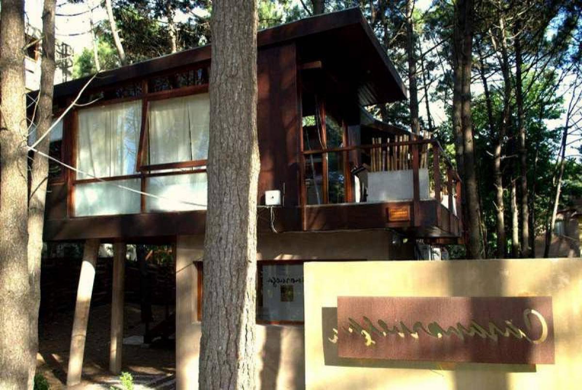 4 bedrooms House in Mar del Plata, Argentina No. 74068