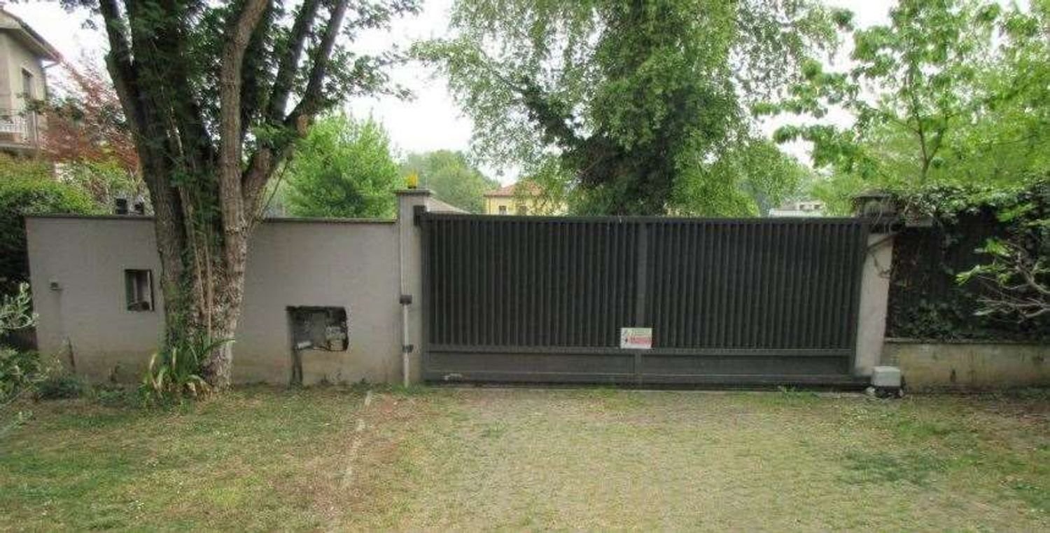 11-Zimmer Haus in Monza, Italy, Nr. 5269