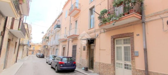 Квартира с 3 комнатами в Лучера, Италия № 117480 10