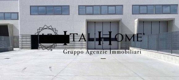 مستودع في Valmadrera, Italy 1370متر مربع رقم 5488 8