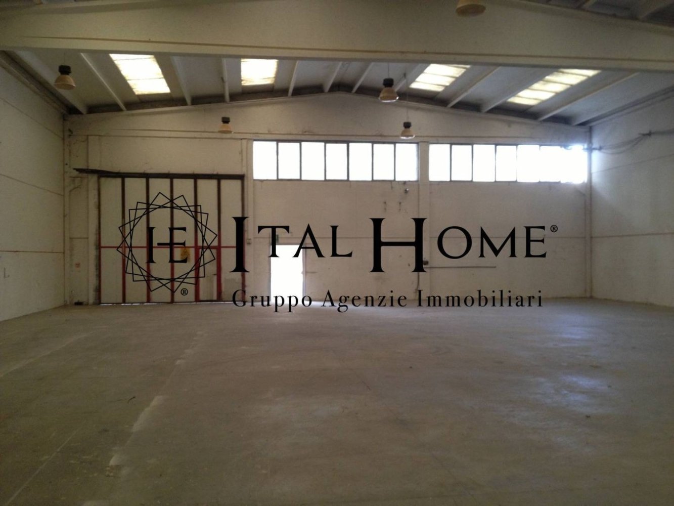  مستودع في Valmadrera, Italy 1370متر مربع رقم 5488