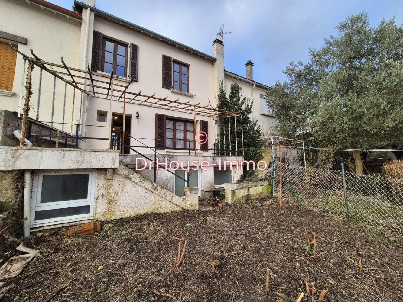 Casa de 3 dormitorios en Gargenville, France No. 137723