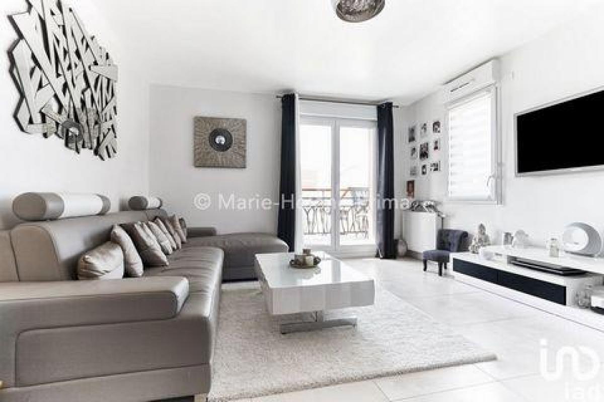 3 bedrooms Condo in Argenteuil, France No. 31066