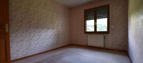 2 bedrooms House in Saint-Maur-des-Fosses, France No. 175402 5