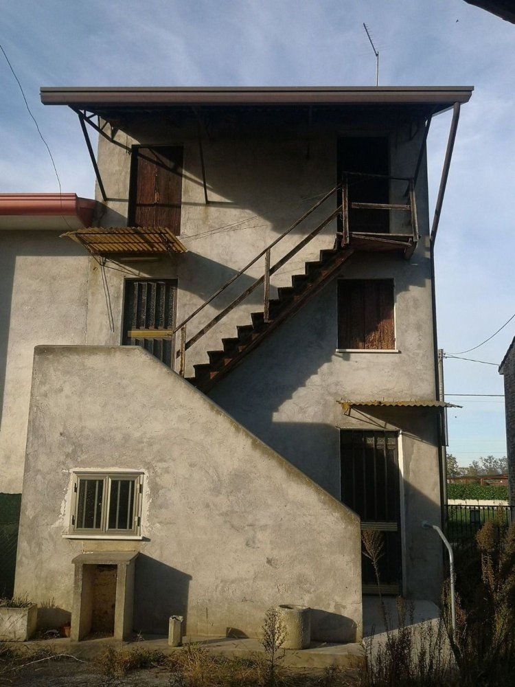 4 bedrooms House in Resana, Italy No. 358454