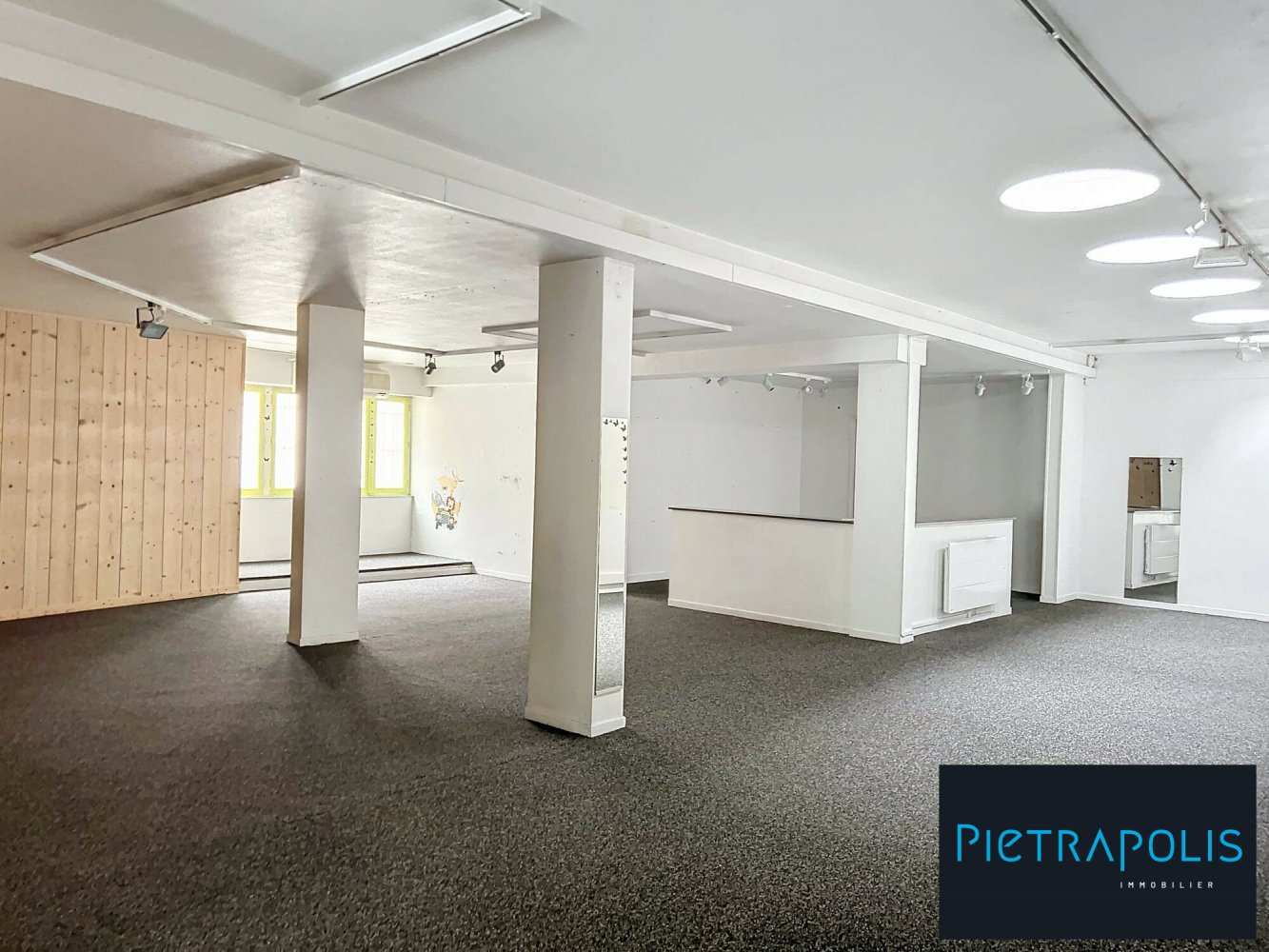 155m² Commercial property in Chaumont, France No. 68395