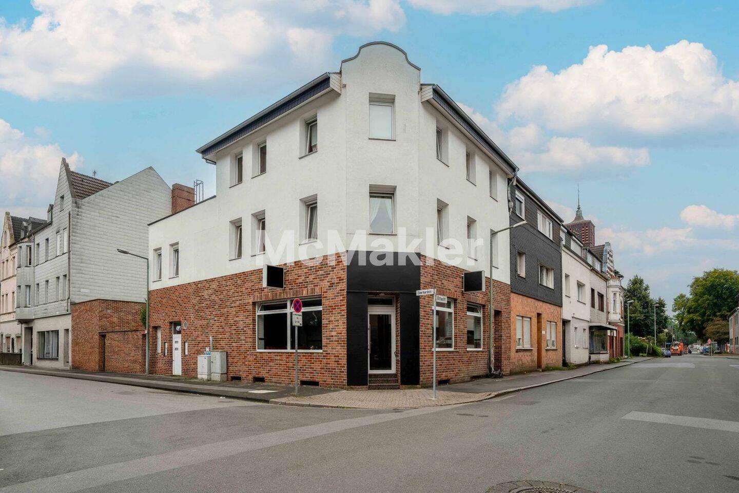 329m² Building in Duisburg, Germany No. 275455