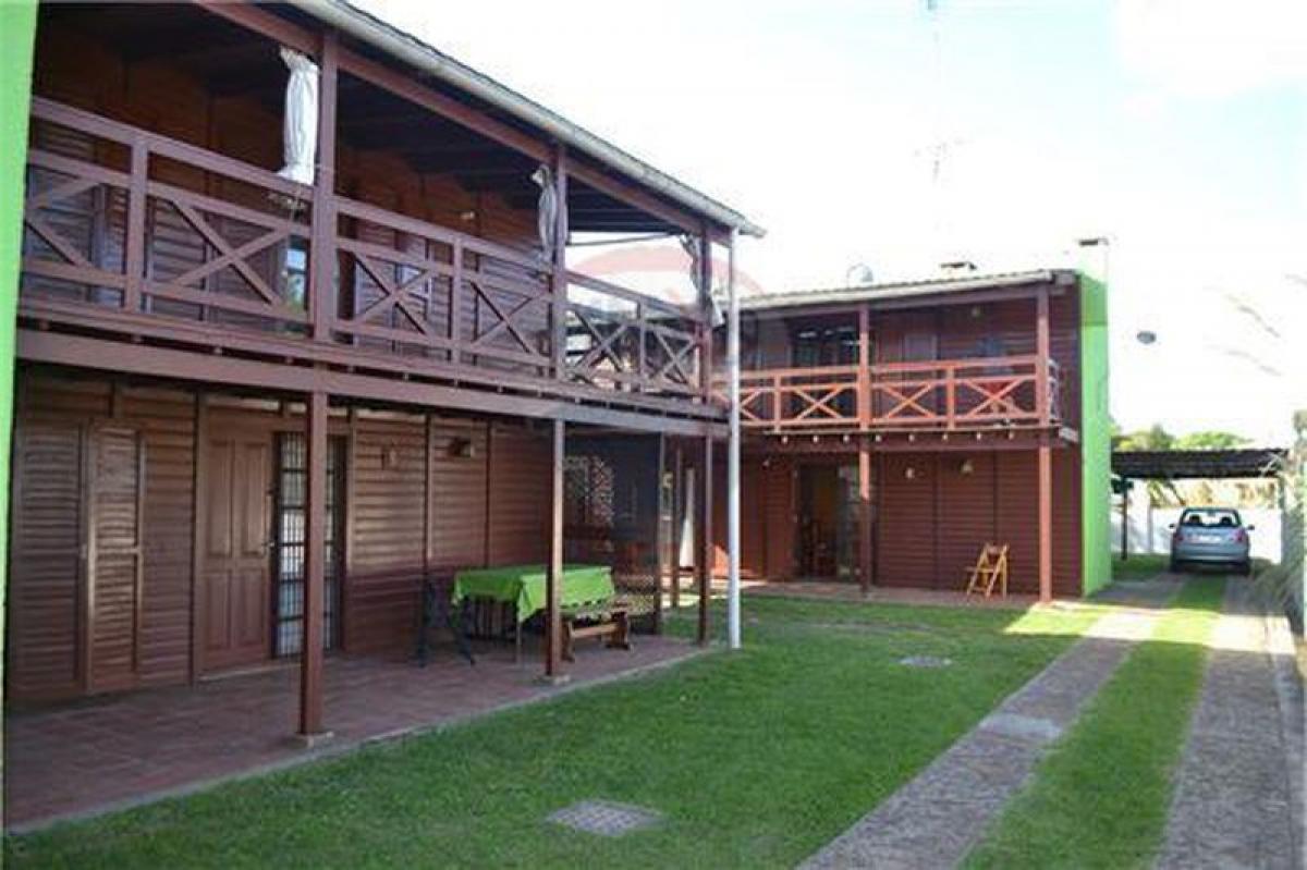 Casa de 8 dormitorios en Maldonado, Uruguay No. 10715