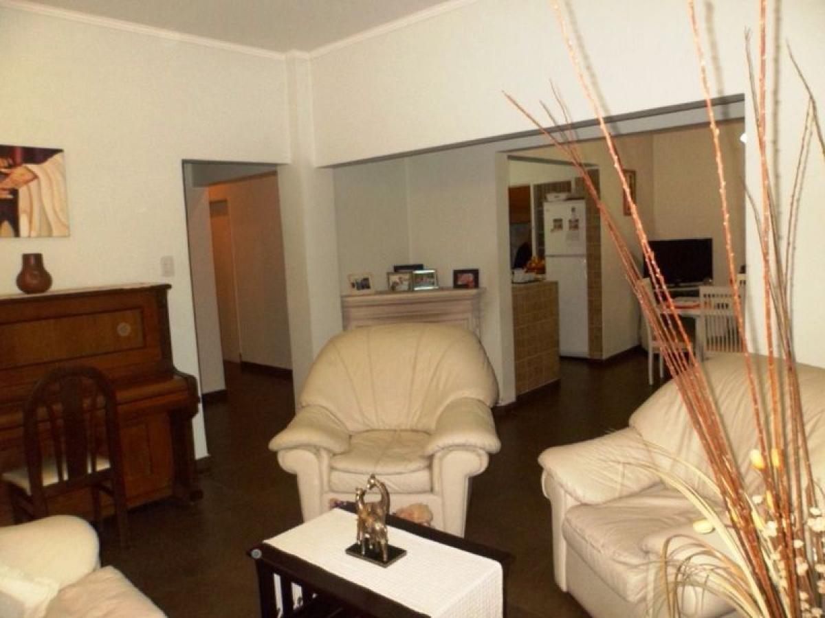 2 bedrooms House in Moron, Argentina No. 9933