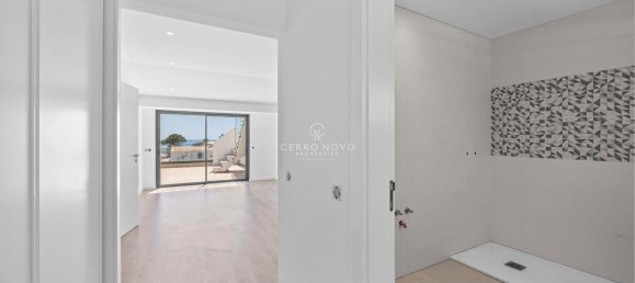 5 bedrooms House in Guia, Portugal No. 144506 27