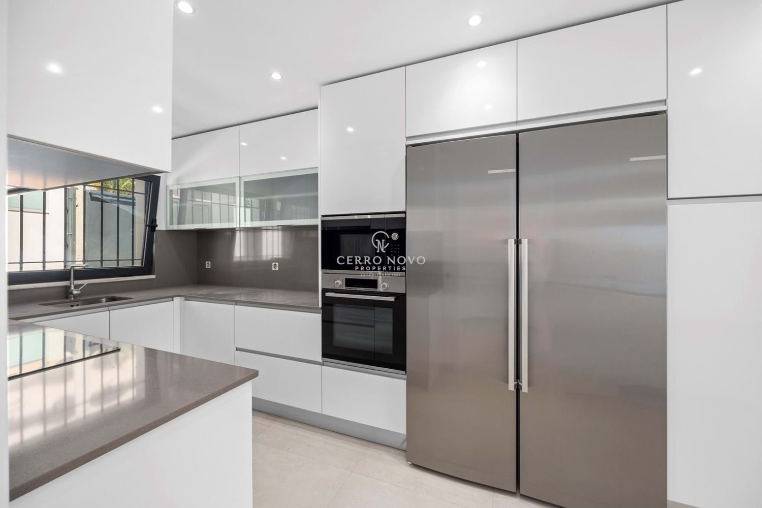 5 bedrooms House in Guia, Portugal No. 144506