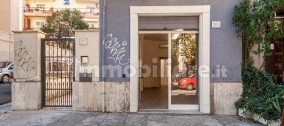 2 rooms Commercial property in Rome, Italy No. 236861 4