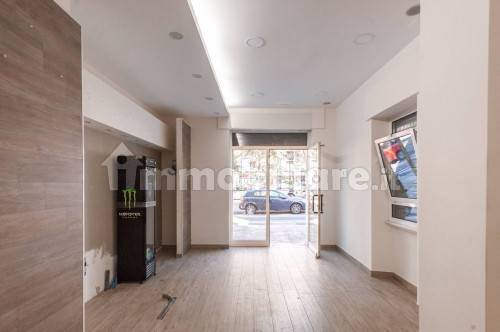 2 rooms Commercial property in Rome, Italy No. 236861
