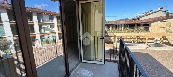 3 rooms Apartment in Brescia, Italy No. 24453 14