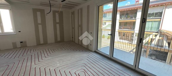 3 rooms Apartment in Brescia, Italy No. 24453 6