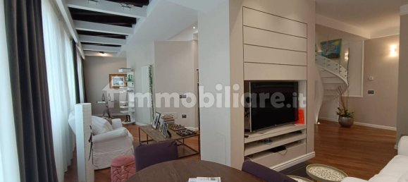 2 bedrooms Penthouse in Benevento, Italy No. 347677 2