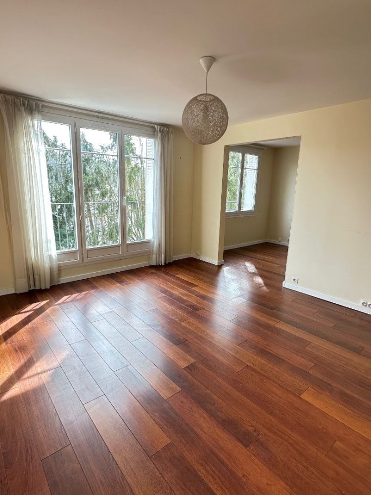 2 Schlafzimmer Wohnung in Buc, France, Nr. 122040