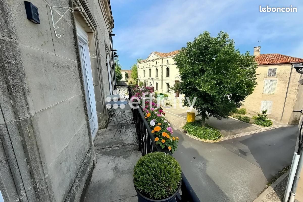 4 bedrooms House in Charente, France No. 337792