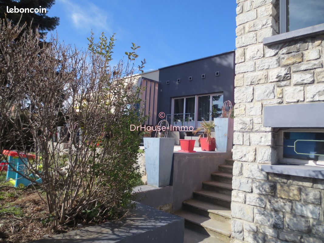 Casa de 6 dormitorios en La Mure, France No. 198616