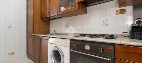 3 bedrooms Apartment in Turin, Italy No. 327690 9