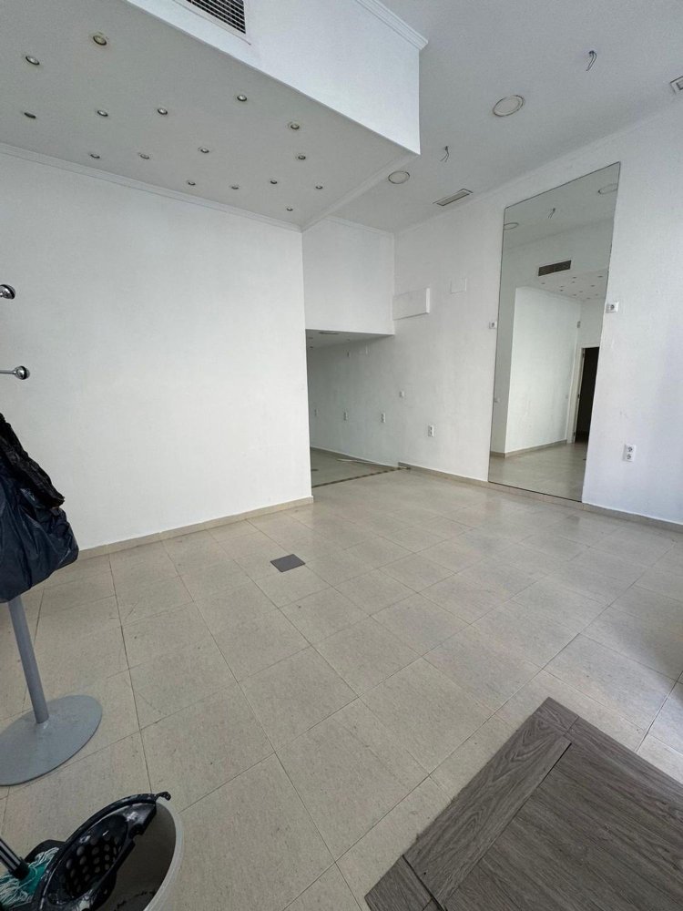 Gewerbliche Immobilie in Badajoz, Spain 90m², Nr. 204875