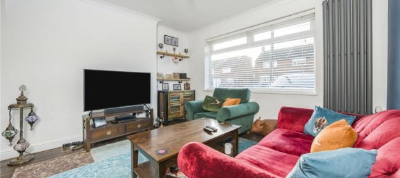 3 bedrooms House in Tadworth, United Kingdom No. 7217 7