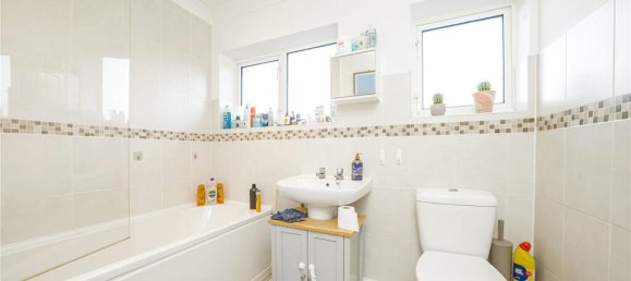 3 bedrooms House in Tadworth, United Kingdom No. 7217 14