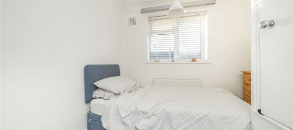 3 bedrooms House in Tadworth, United Kingdom No. 7217 10