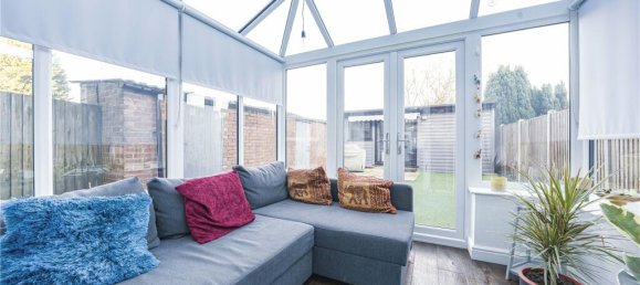 3 bedrooms House in Tadworth, United Kingdom No. 7217 9